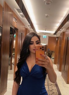 Lara - puta in Dubai Photo 13 of 13