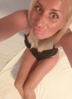 Lara new - puta in Dubai Photo 8 of 30