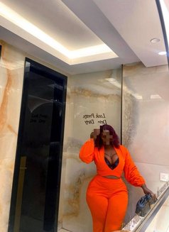 Lara - puta in Lagos, Nigeria Photo 3 of 7