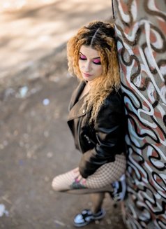 LARA - Masajista in Lisbon Photo 13 of 16