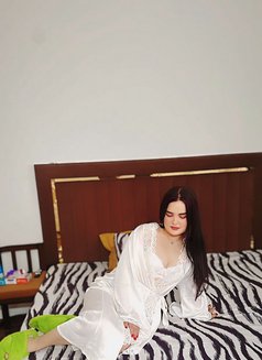 Lara - puta in Noida Photo 3 of 3