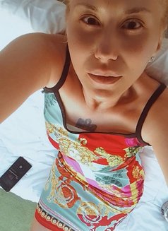 Lara new - puta in Dubai Photo 1 of 5