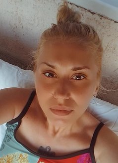 Lara new - puta in Dubai Photo 3 of 5