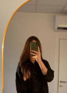 Lara Sweet - puta in Muscat Photo 1 of 6