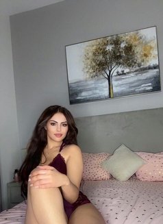 Lara - puta in Dubai Photo 3 of 6