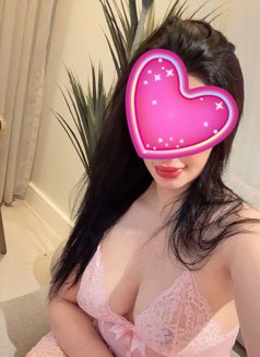 Lara - puta in Riyadh Photo 3 of 7