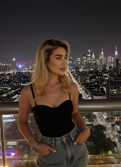 Lara - escort in Dubai Photo 2 of 9