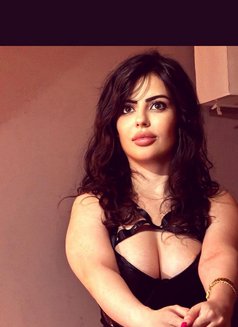 Turkish Lara - puta in Riyadh Photo 1 of 12