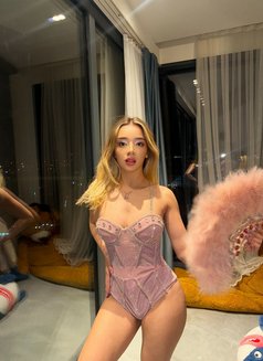 Lara - puta in Riyadh Photo 8 of 20
