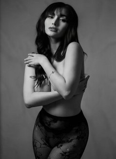 Lara - escort in Osaka Photo 7 of 8