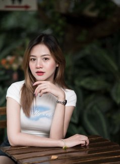 Larass - puta in Jakarta Photo 1 of 4