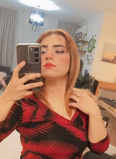 Lareen - escort in Cairo Photo 2 of 11