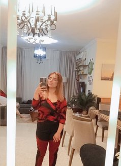 Lareen - escort in Cairo Photo 5 of 11