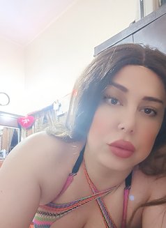 Lareen - Transsexual escort in Beirut Photo 13 of 14