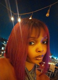 Larin - escort in Abu Dhabi Photo 1 of 5