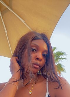 Larin - escort in Abu Dhabi Photo 5 of 5