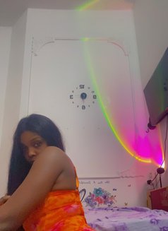 Larin - escort in Abu Dhabi Photo 5 of 6