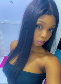 Larin - escort in Abu Dhabi Photo 1 of 9