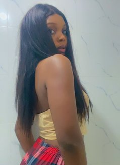 Larin - escort in Abu Dhabi Photo 3 of 9
