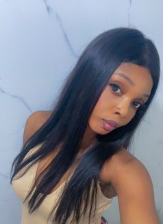 Larin - escort in Abu Dhabi Photo 4 of 9