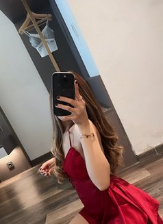 Larisa - escort in Singapore Photo 2 of 6