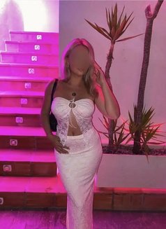 LARISA - Masajista in Marbella Photo 1 of 2