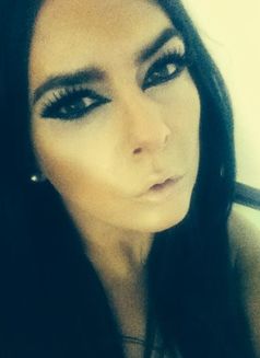 Larissa Arazi - Transsexual escort in London Photo 1 of 3