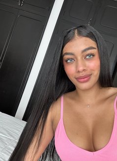 Larissa - escort in Muscat Photo 5 of 8