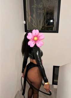 Larissa - escort in Abidjan Photo 4 of 4