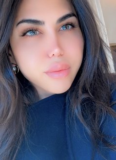 Larissa - Transsexual escort in Beirut Photo 2 of 13