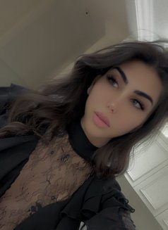 Larissa - Transsexual escort in Beirut Photo 4 of 13