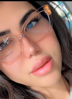 Larissa - Transsexual escort in Beirut Photo 7 of 13