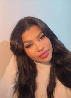 Larissa Melo - escort in London Photo 4 of 8