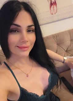 Larrisa - Transsexual escort in Dubai Photo 1 of 4