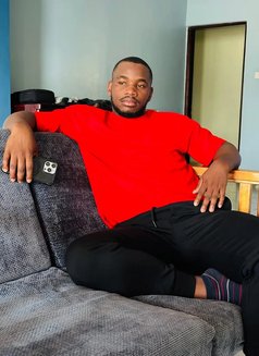 Larry 256 - masseur in Nairobi Photo 1 of 3