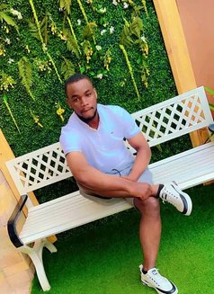 Larry 256 - masseur in Nairobi Photo 2 of 3