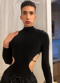 Larysa Hot Femboy Webcam Sex - Transsexual escort in Kuwait Photo 5 of 8