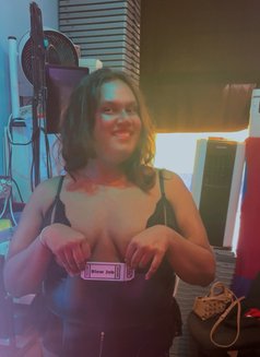 Lashee Shenon - Transsexual escort in London Photo 7 of 10