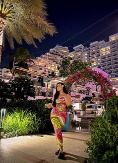 Latifa - escort in Dubai Photo 2 of 3
