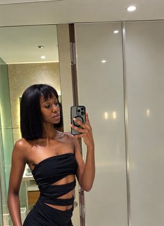 Latiffa - escort in Dubai Photo 3 of 5