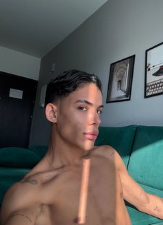 Latin Boy New Here - Acompañantes masculino in Dubai Photo 17 of 17
