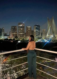 LATINA CALIENTE - puta in Doha Photo 9 of 14