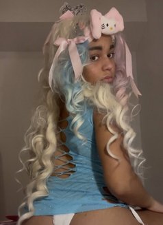 Sophia - puta in Kuwait Photo 1 of 3