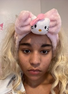 Sophia - puta in Kuwait Photo 2 of 3