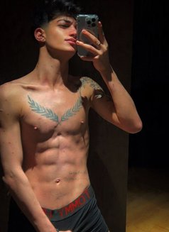 Latino Vers Xl - Male escort in Riyadh Photo 1 of 6