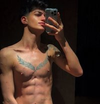 Latino Vers Xl - Male escort in Riyadh Photo 1 of 6