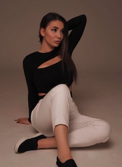 Launi - puta in Dubai Photo 2 of 6