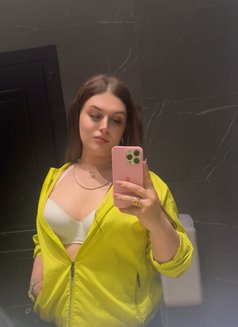 Laura - Transsexual escort in Baku Photo 6 of 7