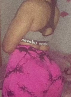 Laura - escort in Dammam Photo 1 of 2
