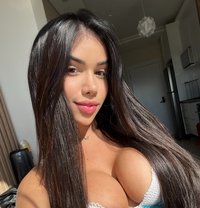 LAURA BOMBASEXY 🇧🇷 20cm I HAVE FRIEDNS - Transsexual escort in Paris